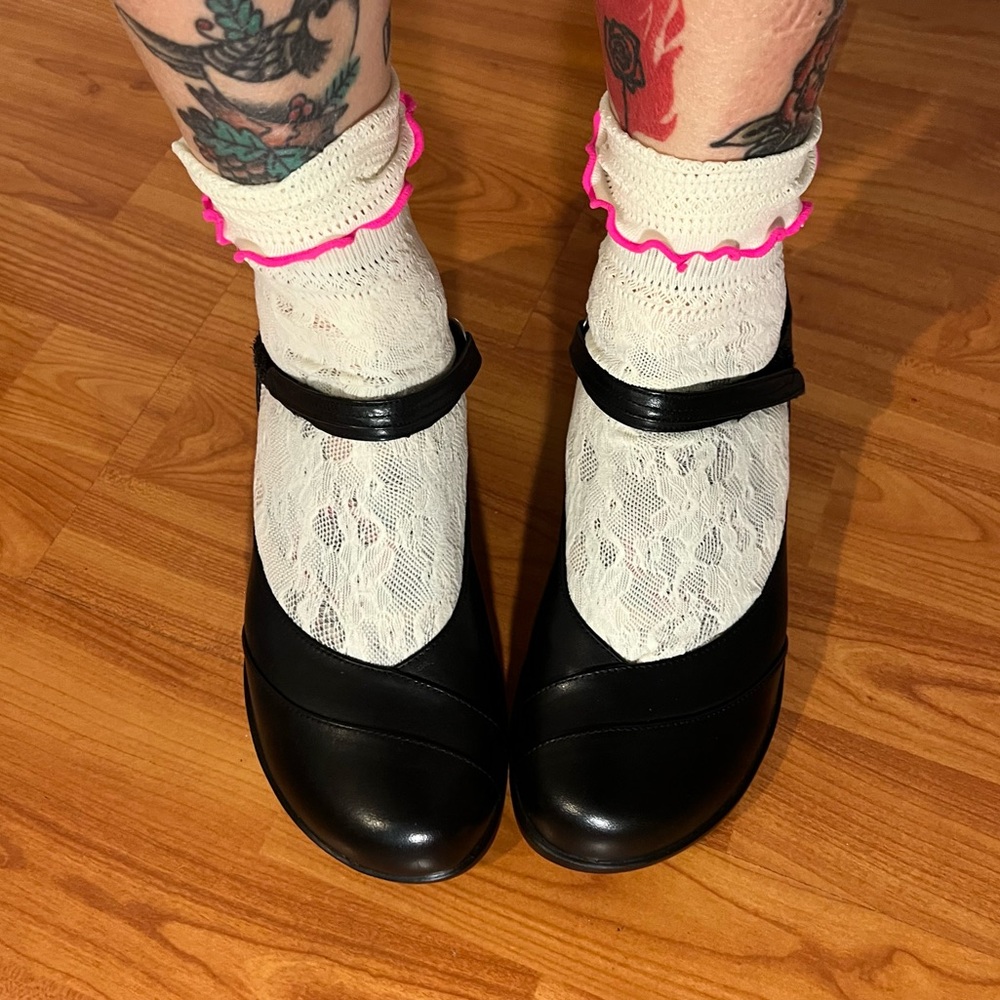 Black leather Mary Jane kitten heel